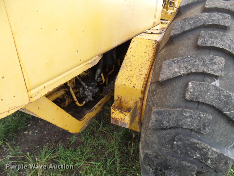 image for item DE5198 1993 John Deere 770BH motor grader