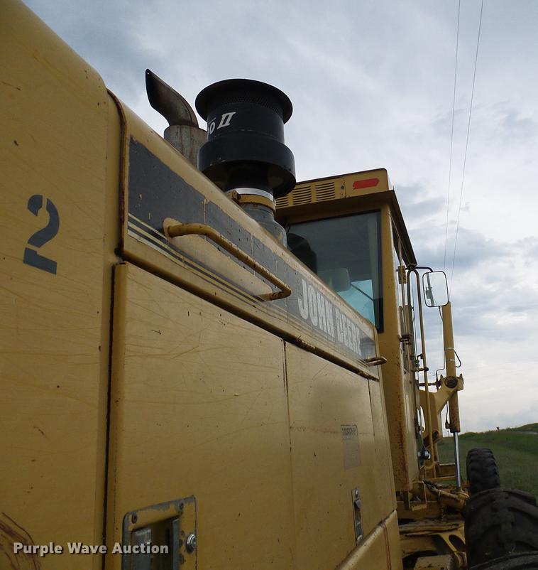 image for item DE5198 1993 John Deere 770BH motor grader