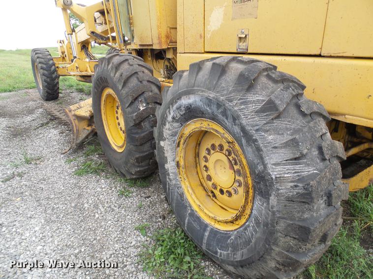 image for item DE5198 1993 John Deere 770BH motor grader