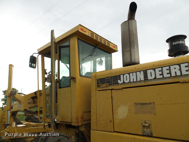 image for item DE5198 1993 John Deere 770BH motor grader