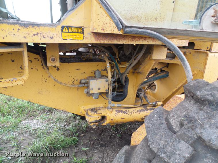 image for item DE5198 1993 John Deere 770BH motor grader