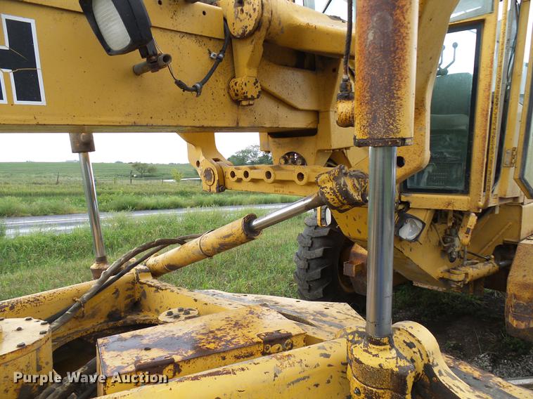 image for item DE5198 1993 John Deere 770BH motor grader