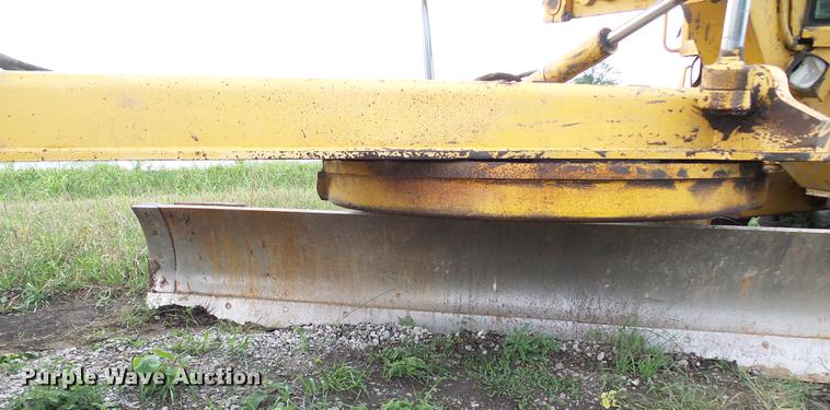 image for item DE5198 1993 John Deere 770BH motor grader