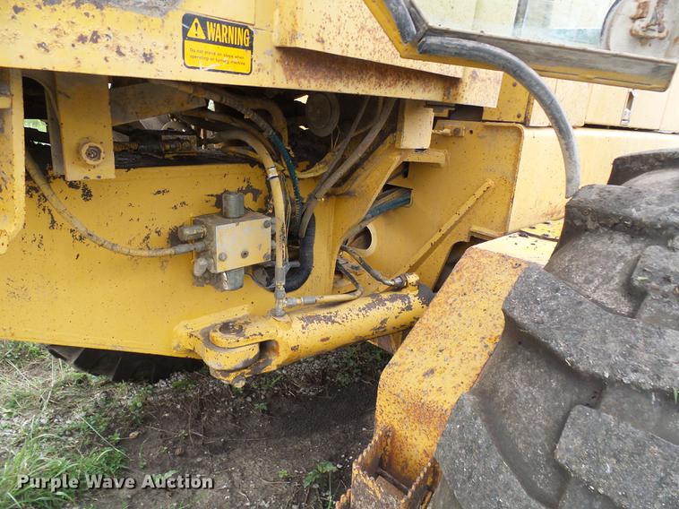 image for item DE5198 1993 John Deere 770BH motor grader