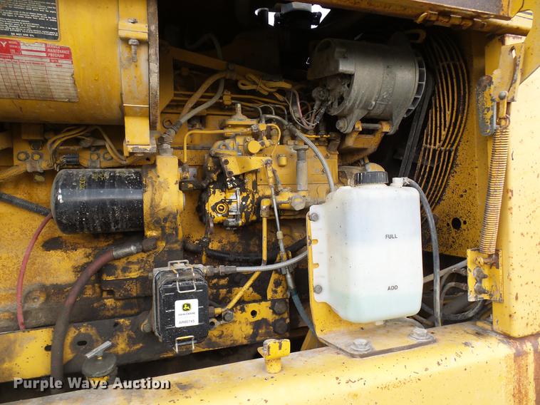 image for item DE5198 1993 John Deere 770BH motor grader