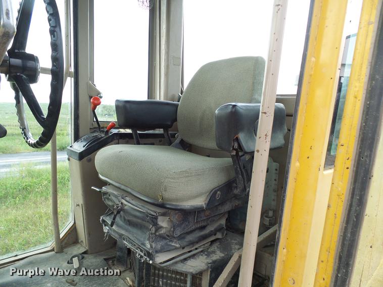 image for item DE5198 1993 John Deere 770BH motor grader