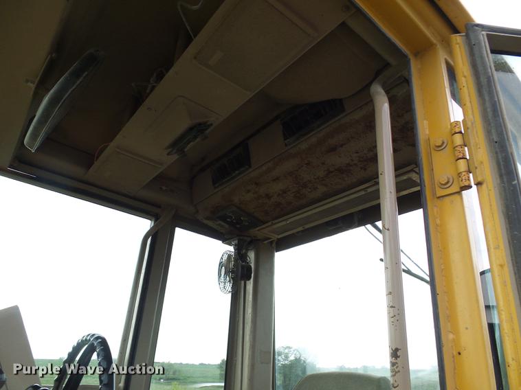 image for item DE5198 1993 John Deere 770BH motor grader