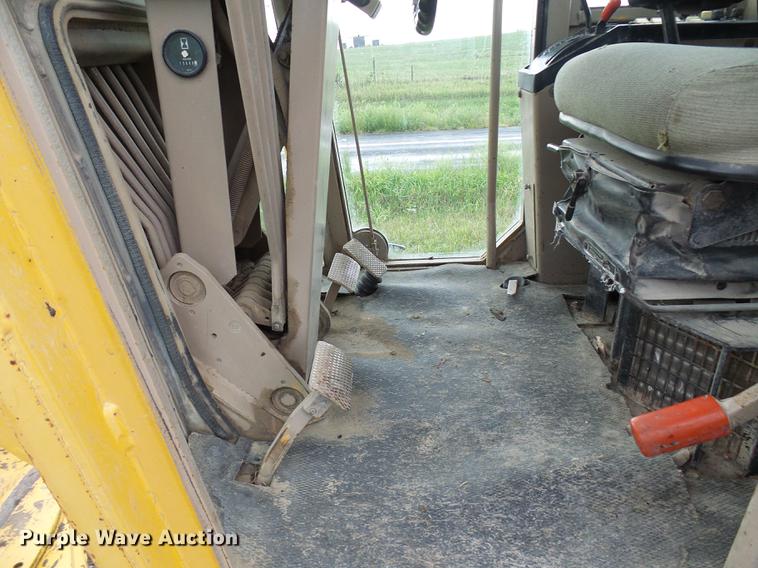 image for item DE5198 1993 John Deere 770BH motor grader