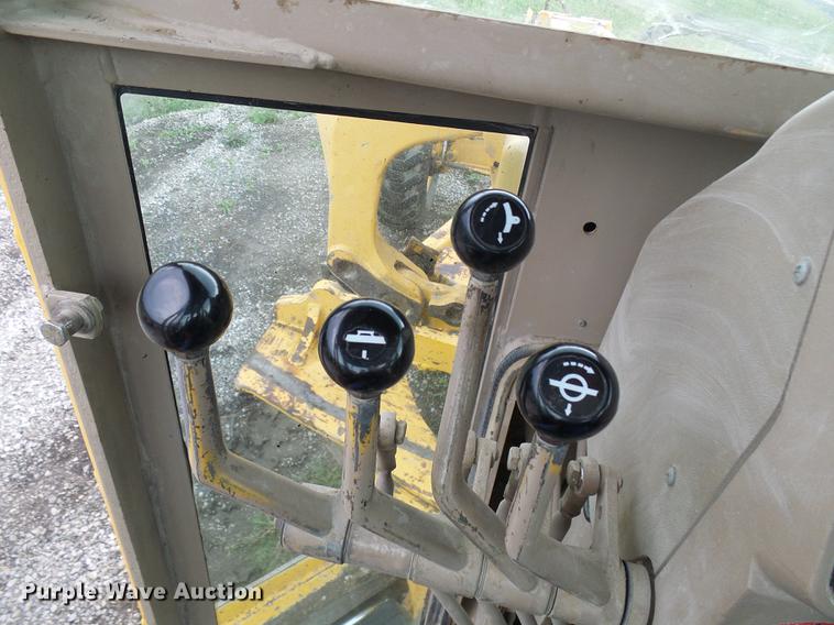 image for item DE5198 1993 John Deere 770BH motor grader