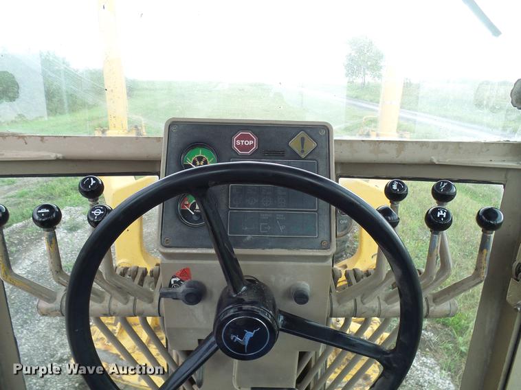 image for item DE5198 1993 John Deere 770BH motor grader