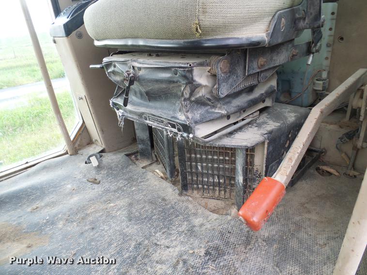 image for item DE5198 1993 John Deere 770BH motor grader