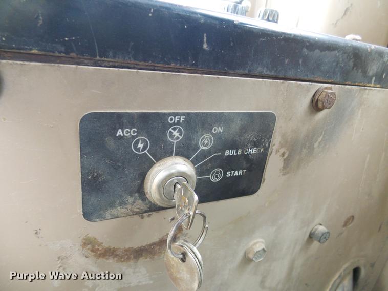 image for item DE5198 1993 John Deere 770BH motor grader