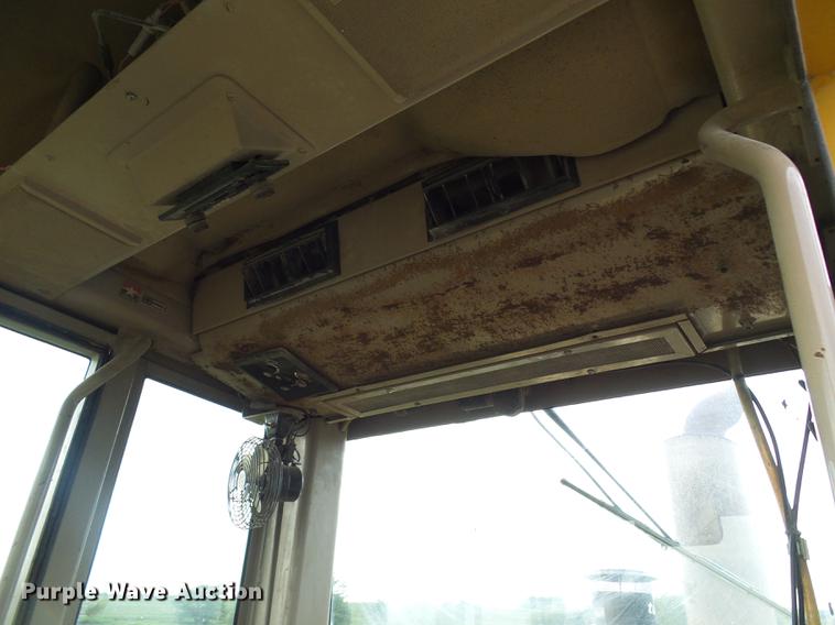 image for item DE5198 1993 John Deere 770BH motor grader