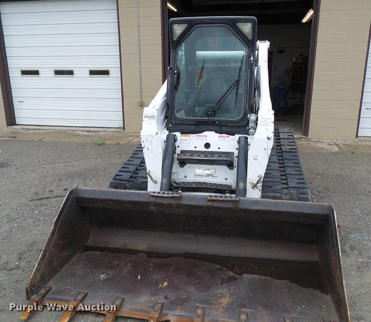 image for item DE5211 2006 Bobcat T300 skid steer