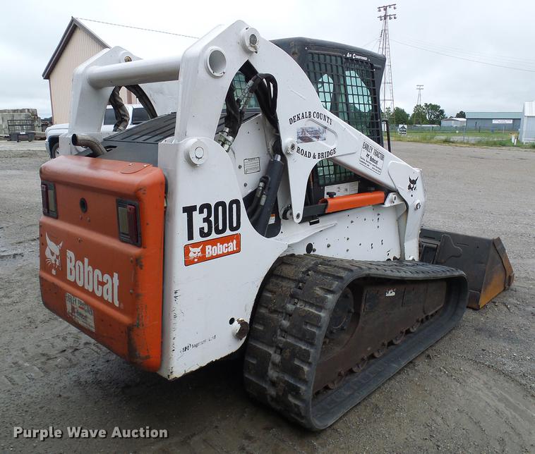 image for item DE5211 2006 Bobcat T300 skid steer