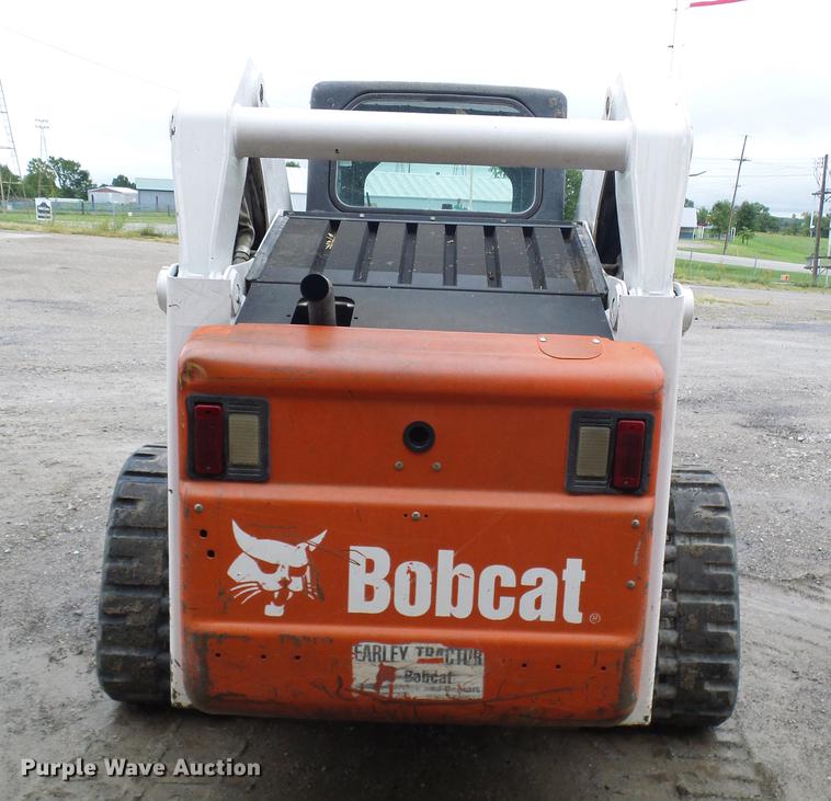 image for item DE5211 2006 Bobcat T300 skid steer