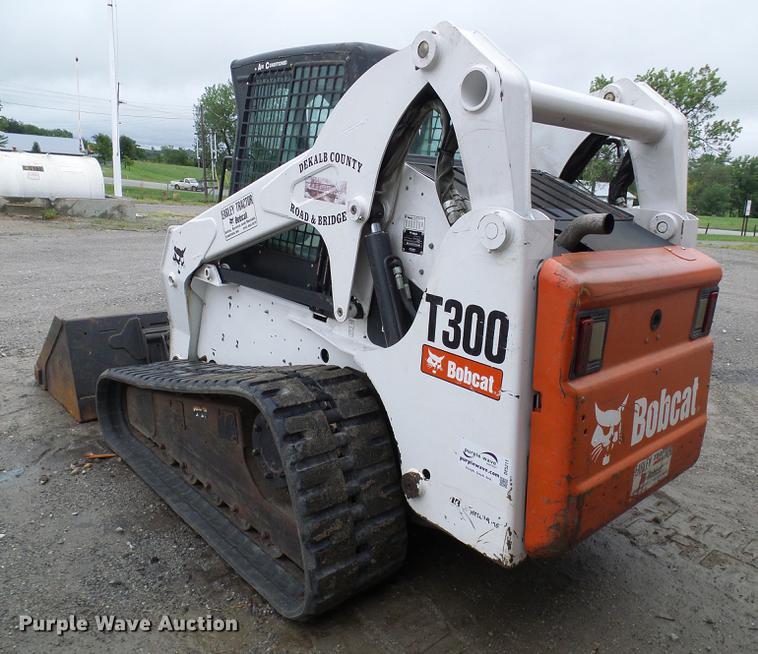 image for item DE5211 2006 Bobcat T300 skid steer