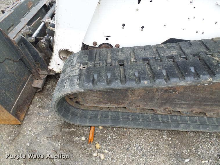 image for item DE5211 2006 Bobcat T300 skid steer