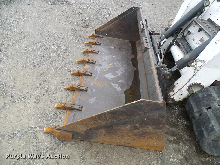image for item DE5211 2006 Bobcat T300 skid steer