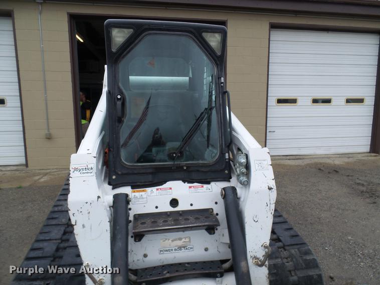image for item DE5211 2006 Bobcat T300 skid steer