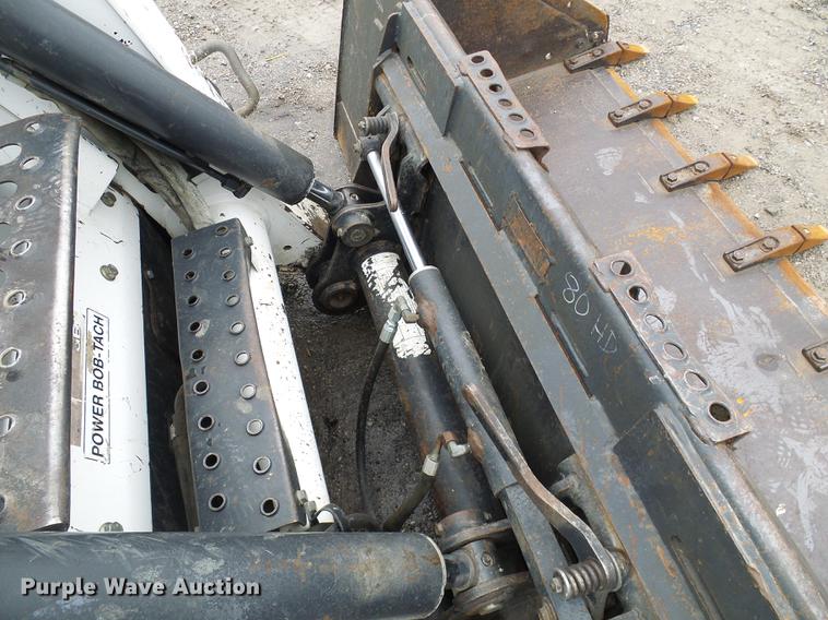 image for item DE5211 2006 Bobcat T300 skid steer