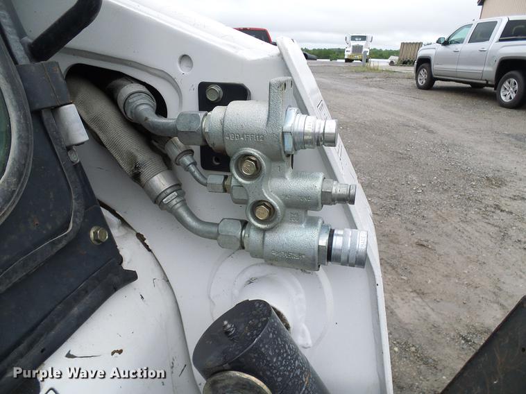 image for item DE5211 2006 Bobcat T300 skid steer