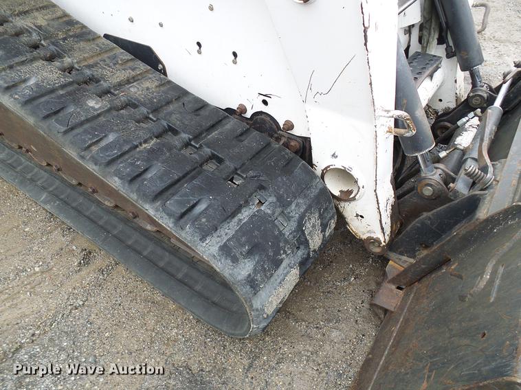 image for item DE5211 2006 Bobcat T300 skid steer