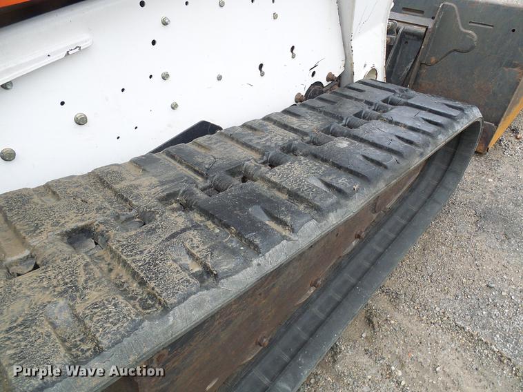 image for item DE5211 2006 Bobcat T300 skid steer