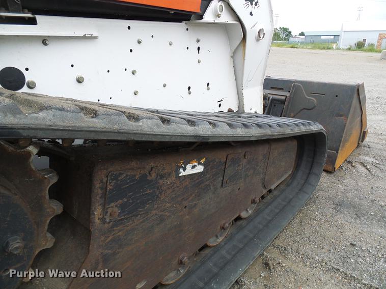 image for item DE5211 2006 Bobcat T300 skid steer
