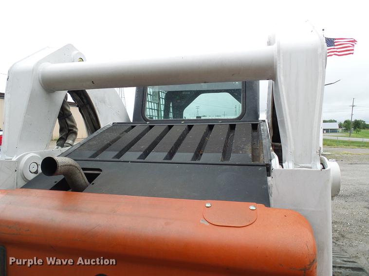 image for item DE5211 2006 Bobcat T300 skid steer