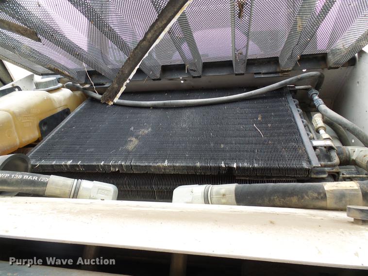 image for item DE5211 2006 Bobcat T300 skid steer