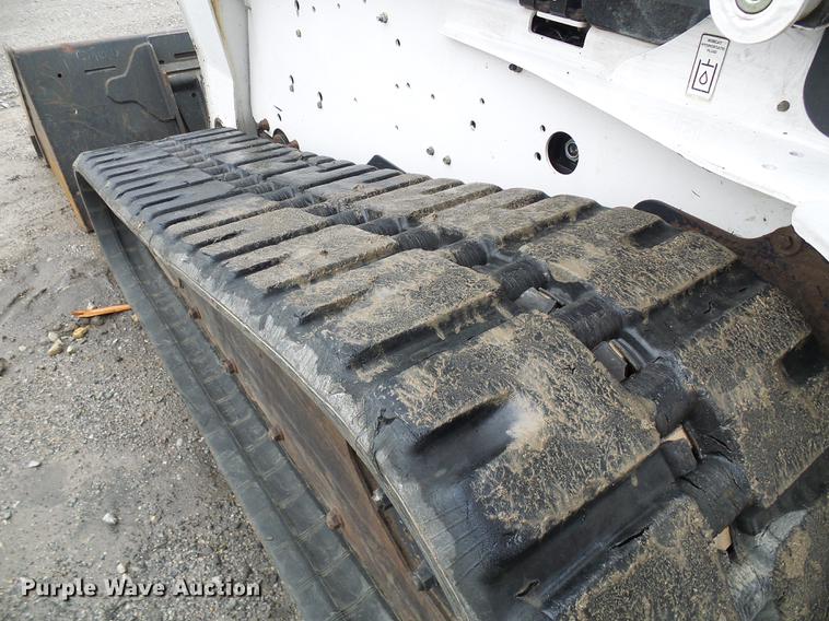 image for item DE5211 2006 Bobcat T300 skid steer