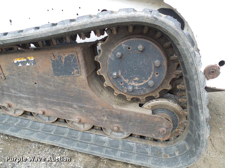 image for item DE5211 2006 Bobcat T300 skid steer