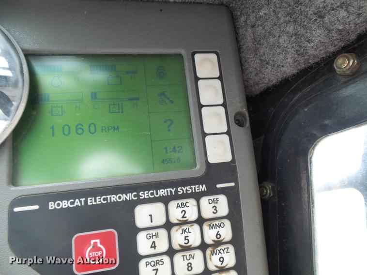 image for item DE5211 2006 Bobcat T300 skid steer