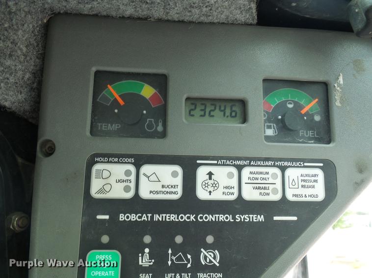 image for item DE5211 2006 Bobcat T300 skid steer