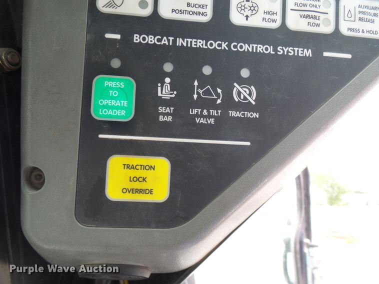 image for item DE5211 2006 Bobcat T300 skid steer