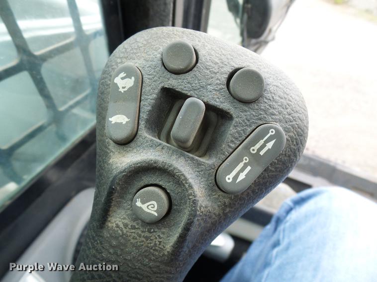 image for item DE5211 2006 Bobcat T300 skid steer