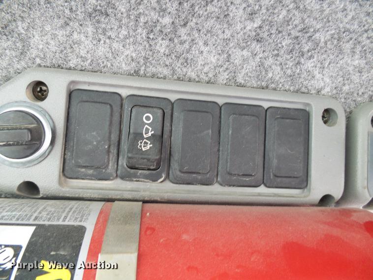 image for item DE5211 2006 Bobcat T300 skid steer