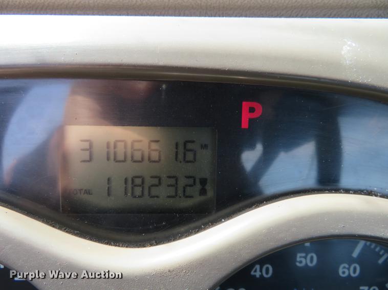 image for item DE6367 2004 Mack CH613 semi truck