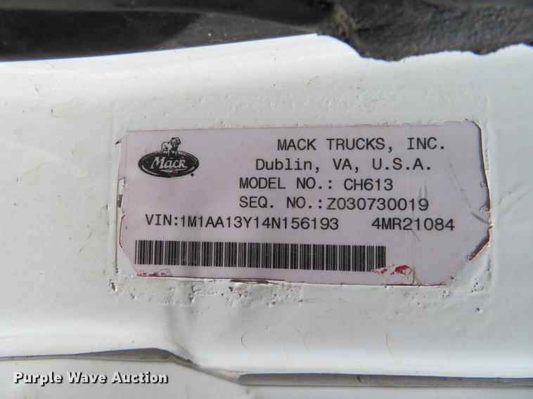 image for item DE6367 2004 Mack CH613 semi truck