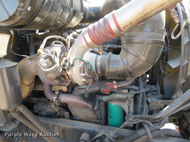 image for item DE6367 2004 Mack CH613 semi truck