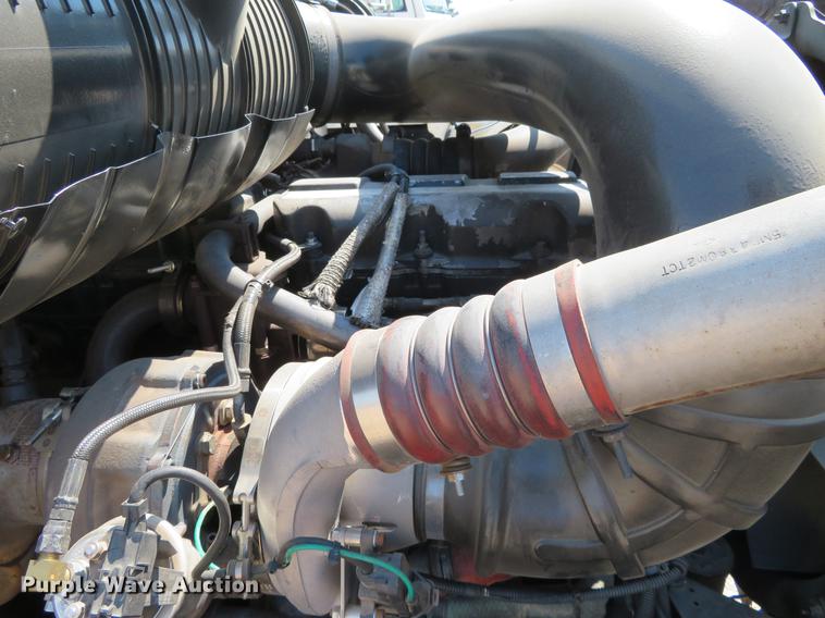 image for item DE6367 2004 Mack CH613 semi truck