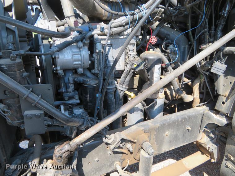 image for item DE6367 2004 Mack CH613 semi truck