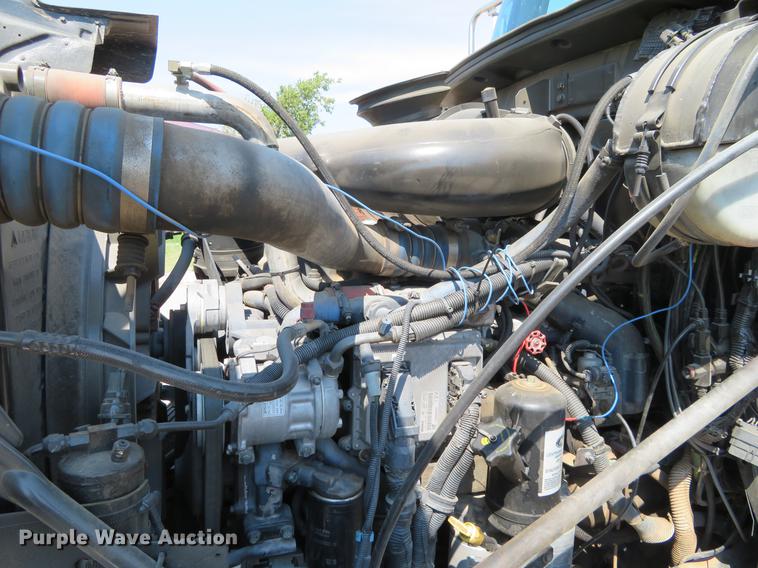 image for item DE6367 2004 Mack CH613 semi truck