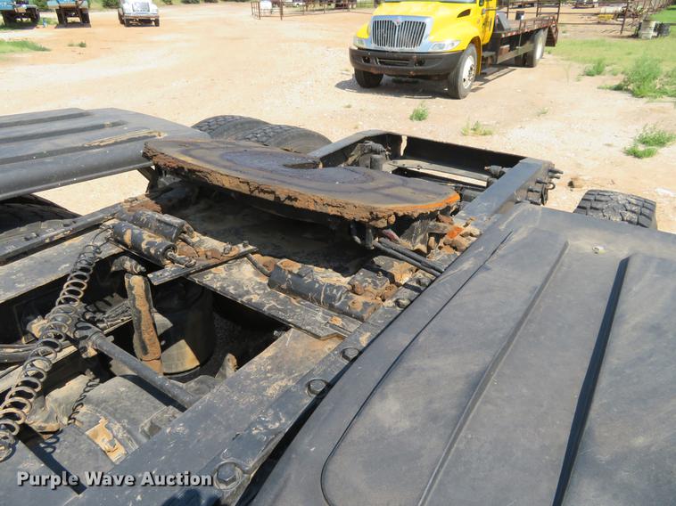 image for item DE6367 2004 Mack CH613 semi truck