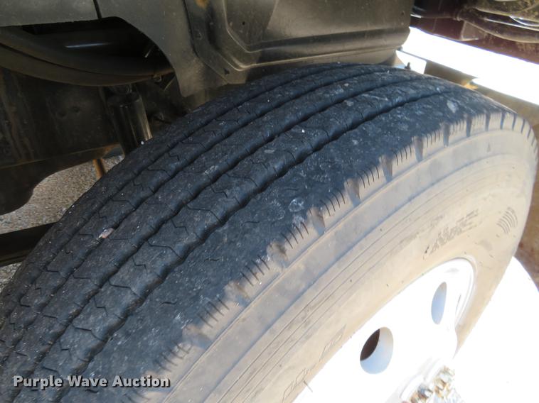 image for item DE6367 2004 Mack CH613 semi truck