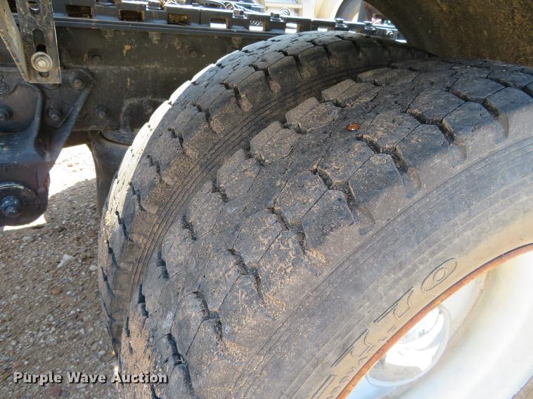 image for item DE6367 2004 Mack CH613 semi truck