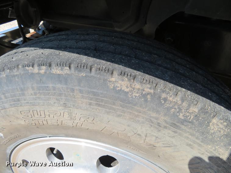 image for item DE6367 2004 Mack CH613 semi truck