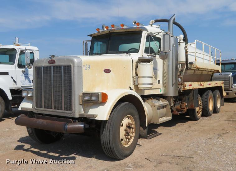 image for item DE6368 2000 Peterbilt 378 vacuum truck
