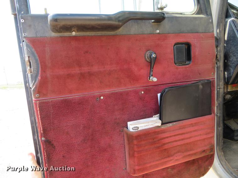 image for item DE6368 2000 Peterbilt 378 vacuum truck